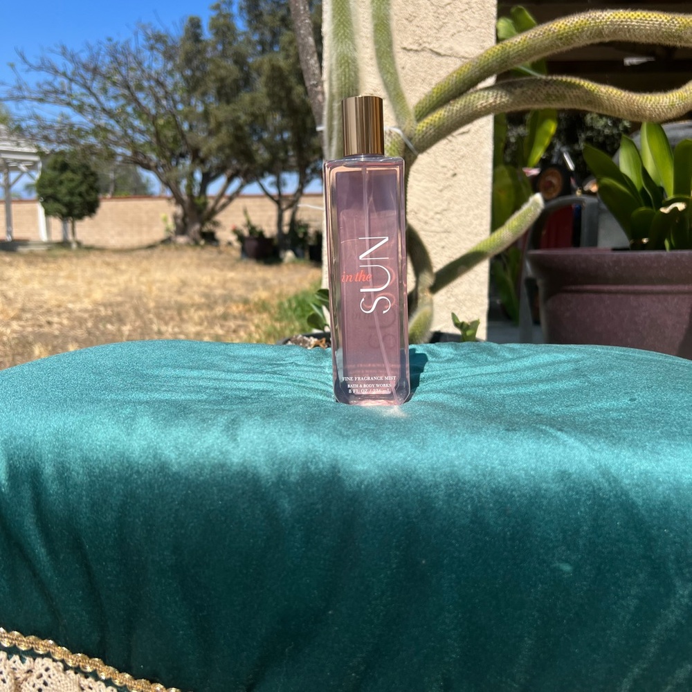 Bath and Body works “In the sun” DISCONTINUED fine body mist . 8oz bottle NWT